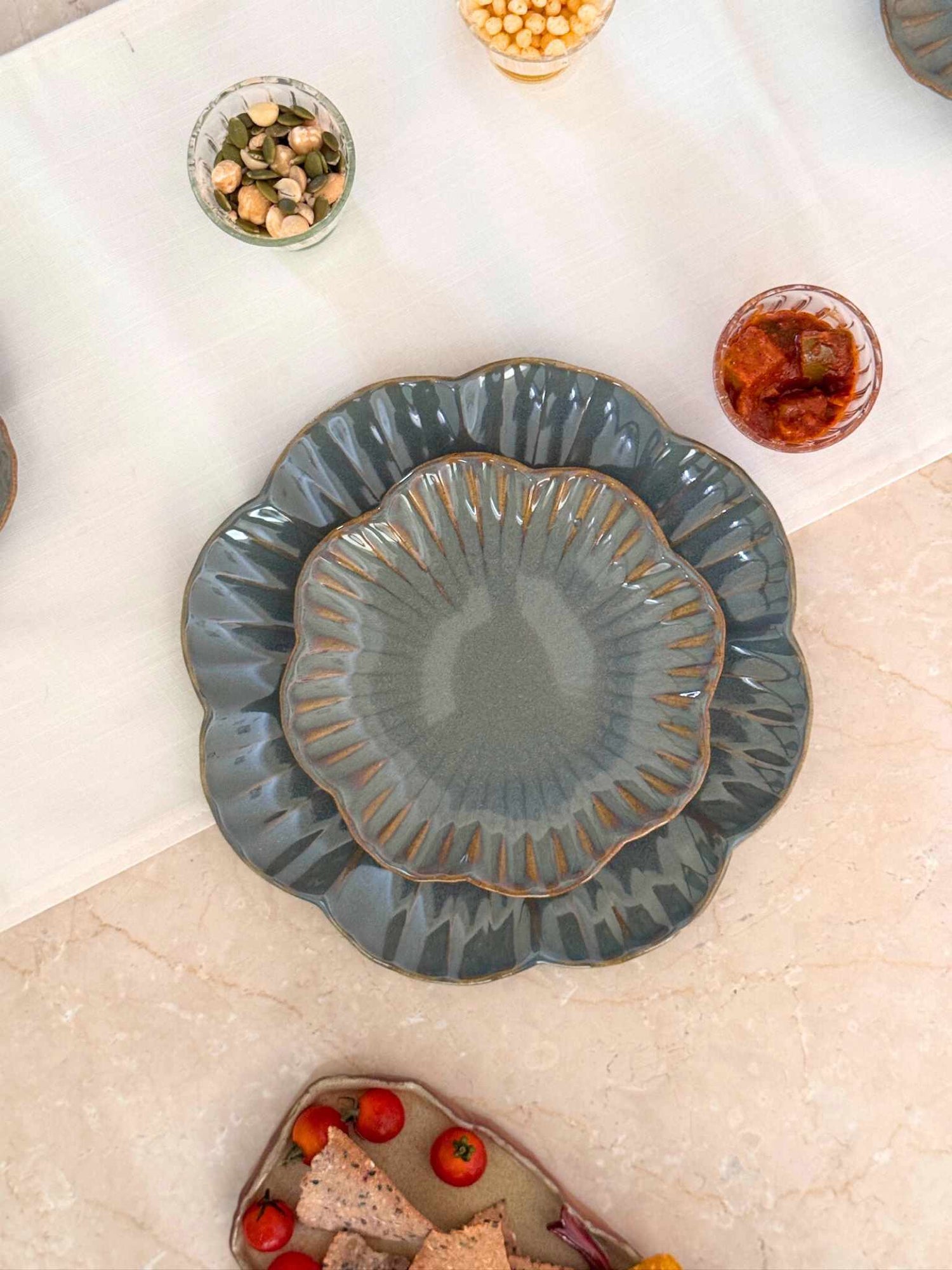 Bloom Dinner Plate 10&quot;